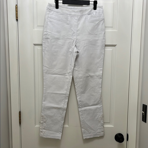 Tribal Pull On Crispy White Skinny Cut Pants w/ Crochet Ankles - Size 8 - Picture 1 of 16